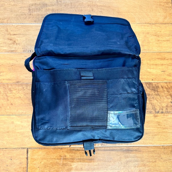 Mary Kay Black and Pink Cosmetic Bag with Sporty Design - Picture 4 of 7